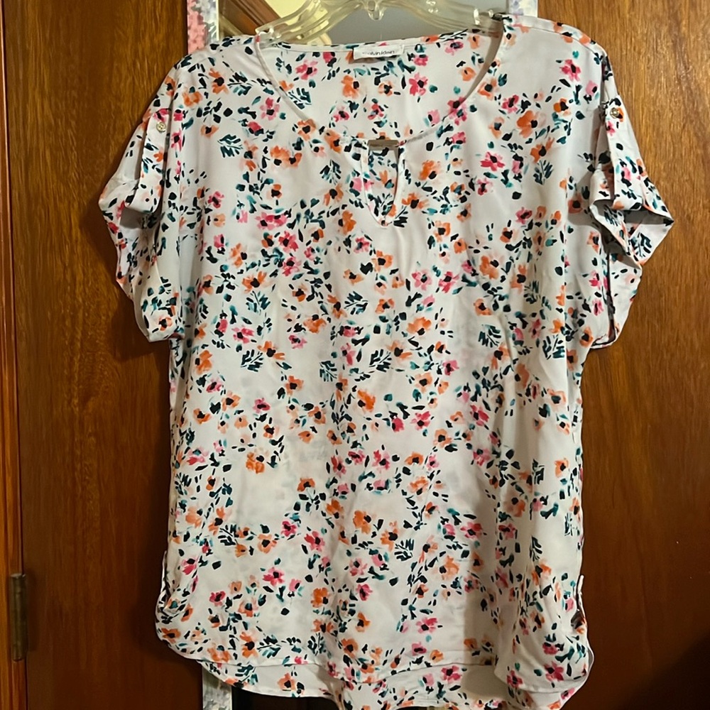 Calvin Klein white floral  Boxy Blouse with Keyhole Neckline NWOT Sz XL